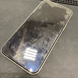 iPhone12 フロントパネル交換