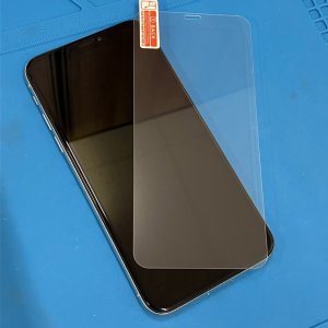 iPhone11 強化ガラス貼り付け