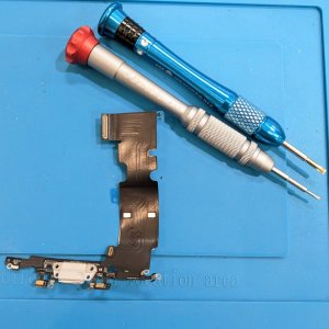 iPhone8Plus(アイフォン8プラス) ライトニング交換修理