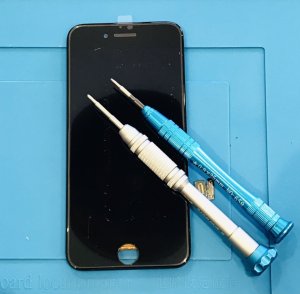 iPhone8 水没修理 液晶交換