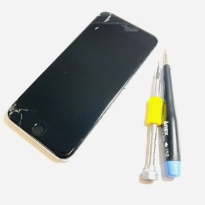 iPhoneSE2 液晶パネル交換 朝起きたら急に画面が真っ暗になってしまった…