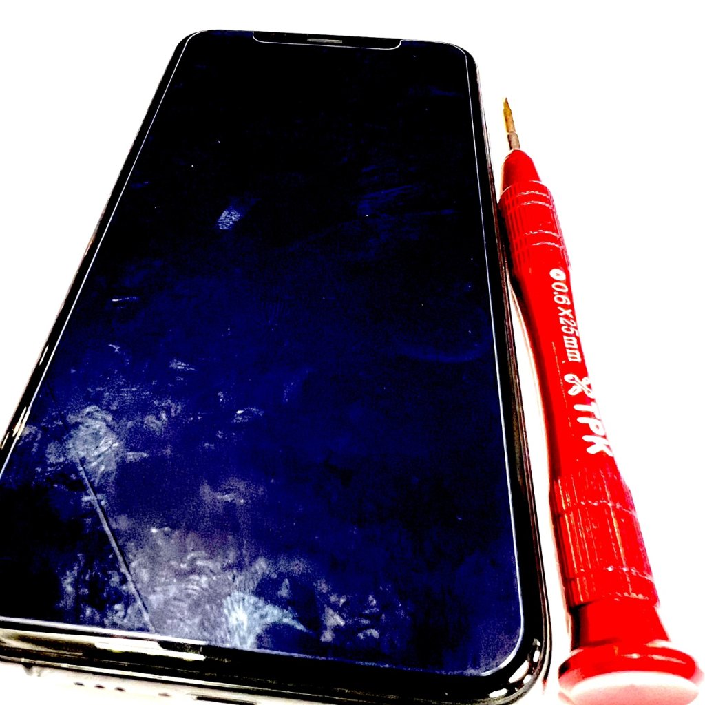 iPhoneXR パネル交換修理 画面バキバキ