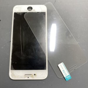 iPhone8 フロントパネル交換&強化ガラス貼付け
