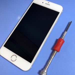 iPhone8 充電が0%になってから起動しない…