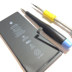 iPhone8plus　バッテリーにサービス表示になっている…