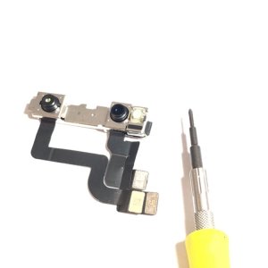 iPhoneXR　フロントカメラが波打って映っている…