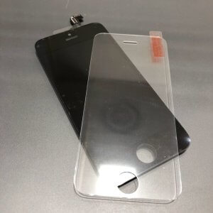 iPhoneSE 初代SE フロントパネル交換＆強化ガラス貼り付け
