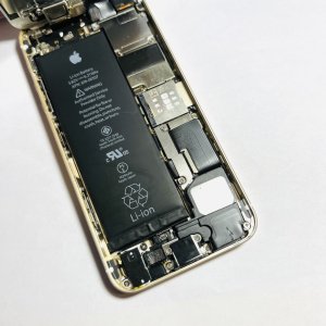 iPhoneSE バッテリー交換 起動しても電源がすぐに落ちてしまう…