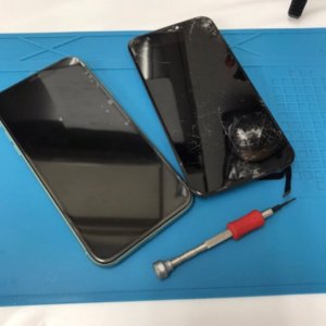 iPhone11　画面破損　パネル交換