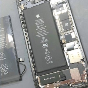 iPhone11バッテリー膨張　交換