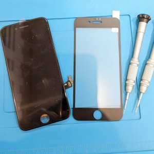 iPhone8（アイフォン8）フロントパネル交換修理・強化ガラス永久保証