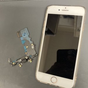 iPhone8 ドックコネクタ交換修理 充電差込口