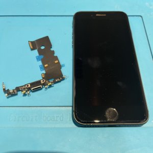 iPhoneSE2 アイフォンSE2 ライトニング修理