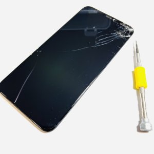 iPhoneXSmax フロントパネル交換 画面が割れてしまい…