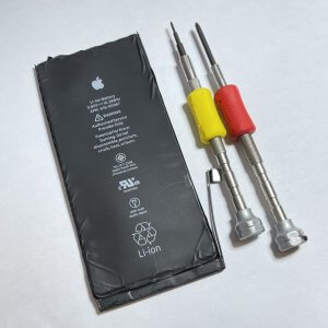 iPhone8plus　バッテリーにサービス表示が出ている…