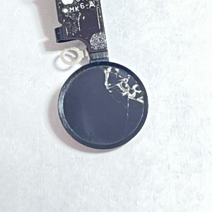 iPhone8　ホームボタンが割れてしまった…