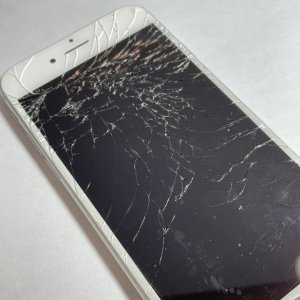 iPhone7　フロントパネル割れてガラスが取れてくる…