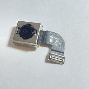 iPhone8　アウトカメラが波打っている…