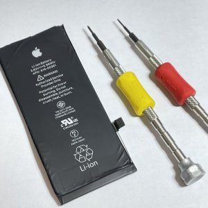 iPhone8　バッテリーの設定表示が修理になっている…