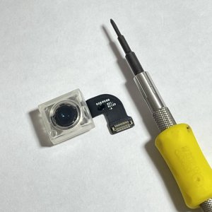 iPhone8　リアカメラで写真を撮ると緑色になる…