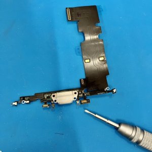 iPhone8Plus ライトニング修理