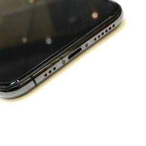 iPhoneXS ライトニング交換