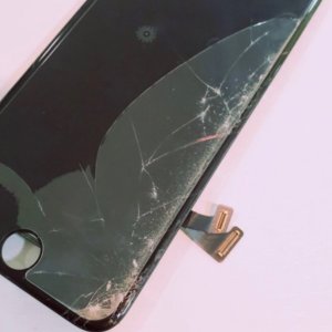 iPhone8落下　タッチ不良　液晶交換
