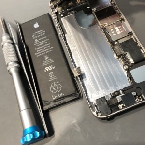iPhonSE バッテリー交換修理 即日 早い データそのまま