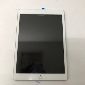 iPad　第七世代　踏み付け　パネル大破　フレーム矯正　パネル交換