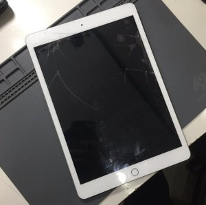 iPad第8世代 フロントパネル交換