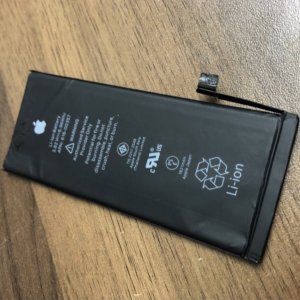 iPhone8 バッテリー膨張 緊急交換