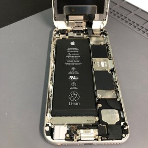 iPhone6s 更新後強制起動不可 液晶交換