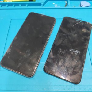 iPhoneXSMax 画面割れ修理