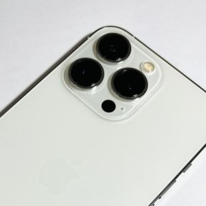 iPhone13Pro　アウトカメラレンズが割れてしまった…