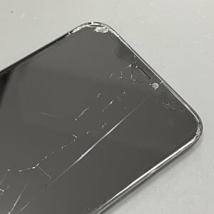iPhone11 フロントパネル交換