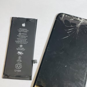 iPhoneSE2 バッテリー交換・フロントパネル交換・同時修理