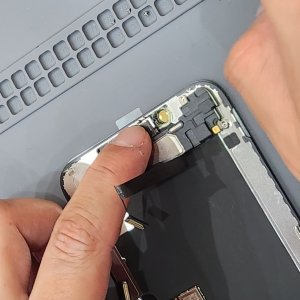 iPhone Xs ガラス割れ修理