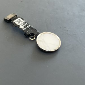 iPhone8 ホームボタン修理