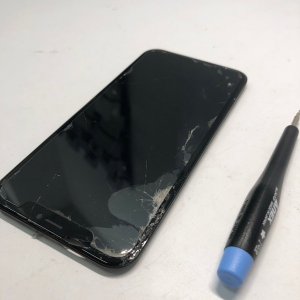 iPhoneXR 落下 画面タッチ不良 液晶交換