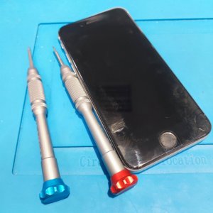 iPhoneSE3 パネル交換修理