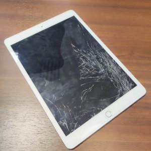 ipad8 画面割れ修理