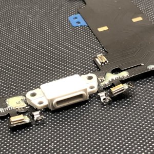 iPhone8Plus ライトニング交換