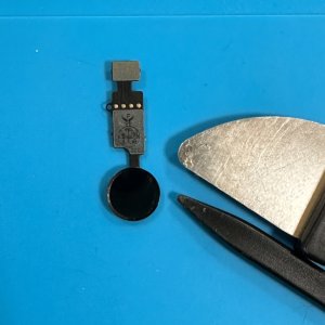 iPhone8 ホームボタン修理