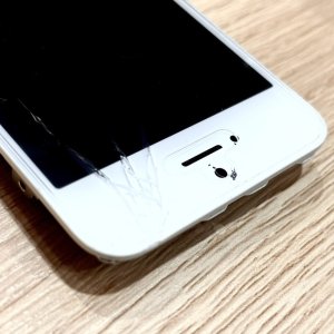 iPhoneSE 第1世代 フロントパネル交換