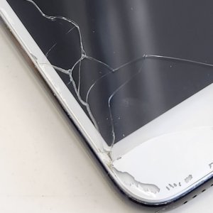 【iPhone7 ガラス割れ修理】放置しておくと大変なことに⁈