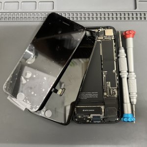 iPhoneSE3 パネル交換