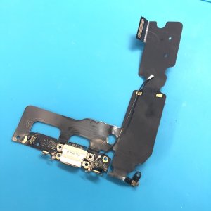 【iPhone７plus ライトニング修理＆バッテリー交換＆ガラス修理】