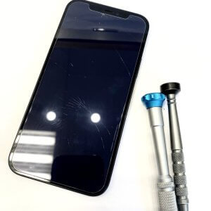 iPhone 12 液晶交換