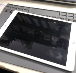 iPad8 基盤修理