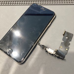 iPhone8 ドックコネクタ交換修理 即日